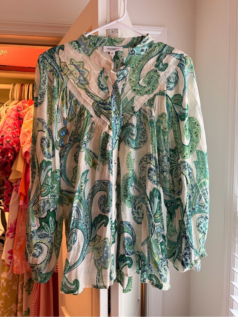 eesome Green Paisley Button-Front Tunic Top